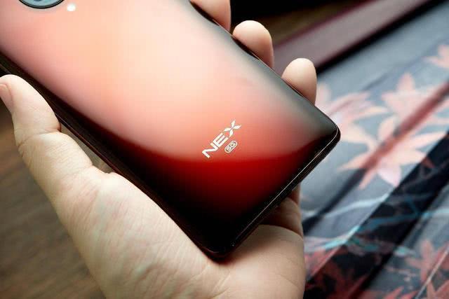 vivo更良心！骁龙865+瀑布屏+双模5G，比小米10Pro还便宜