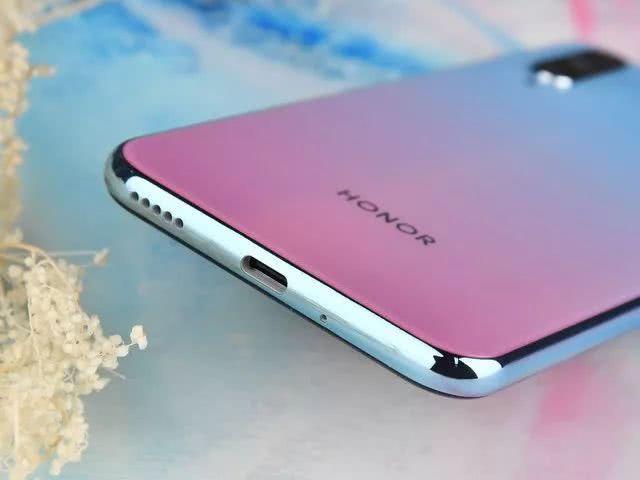 华为终于忍不住了！屏幕指纹+4800万三摄+大电池，终于跌成百元机