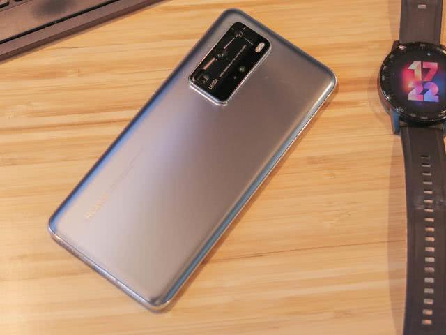 卢伟冰真说中了！华为P40：60Hz+3800mAh，小米10赢得彻底