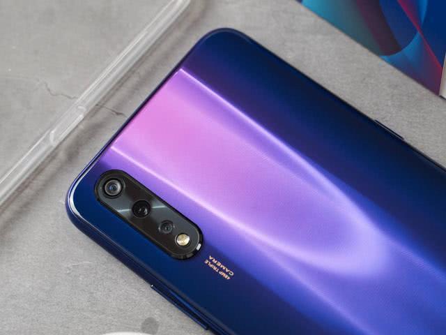 vivo终于良心了！大电池+4800万三摄，跌至1298元性价比太香