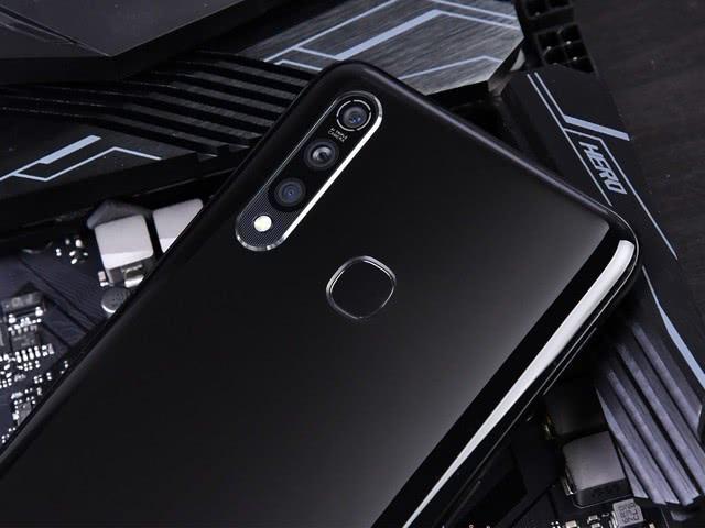 vivo最后的倔强！5000mAh+128G，跌至1298元它不香吗？