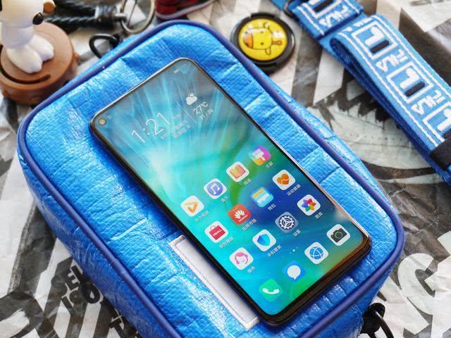 华为手机也别乱买，这3款目前最值得入手，高颜值性价比超过友商