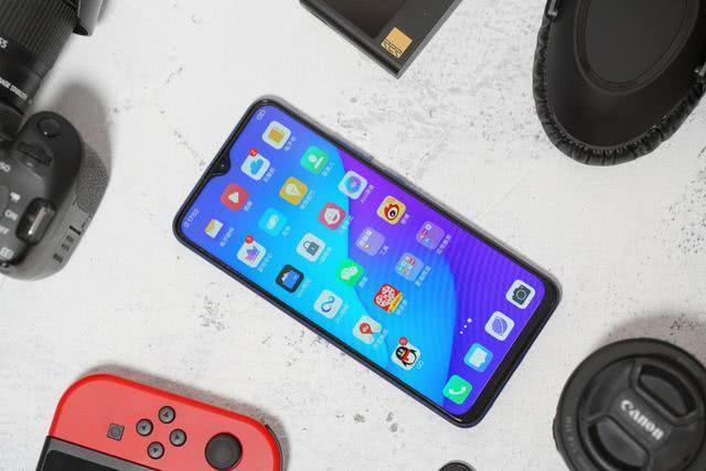 vivo持续发力！五千毫安+AI三摄+反向充电，跌至999值得入手吗？