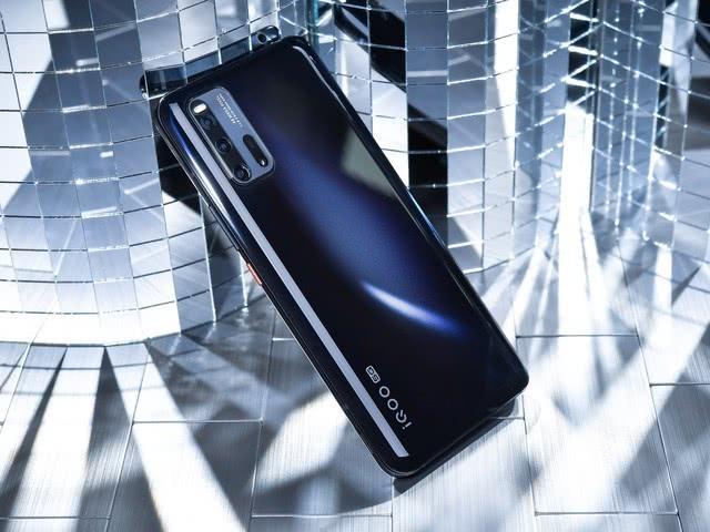 5G旗舰变相降价?55W闪充套装+耳机限时送,iQOO堪称完美大招!