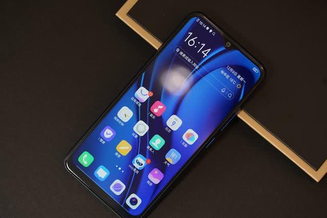 百元机最佳选择?五千毫安+AI三摄,vivo性价比十足!