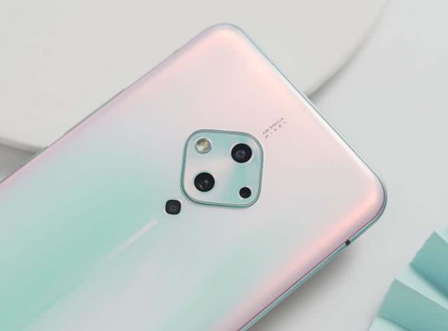 发布4个月跳水700元？vivo旗舰颜值满分，但性价比依然很低！