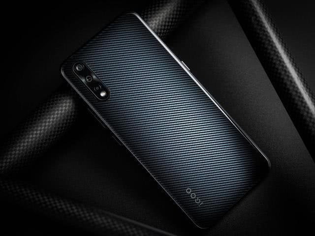 4G旗舰终于撑不住了？33W闪充+UFS3.0，855Plus正式清仓