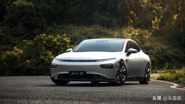 小鹏P7定价“迷踪拳”背后：为应对补贴新政临时调整配置丨调查