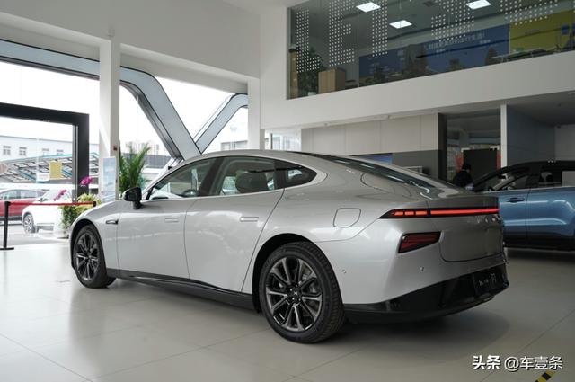 小鹏P7定价“迷踪拳”背后：为应对补贴新政临时调整配置丨调查