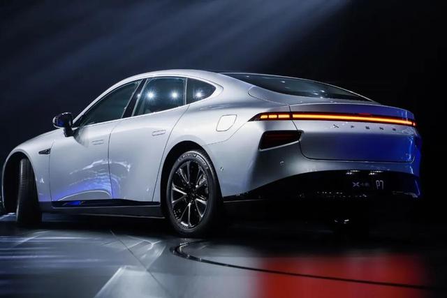 比亚迪/特斯拉/小鹏大乱斗，续航超700公里就能当老大了吗？