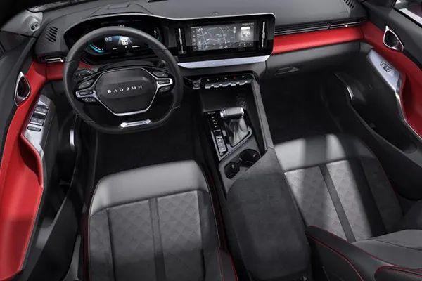 特斯拉降到30万内、卡罗拉出“长轴版”、新宝骏轿车内饰