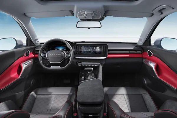 特斯拉降到30万内、卡罗拉出“长轴版”、新宝骏轿车内饰