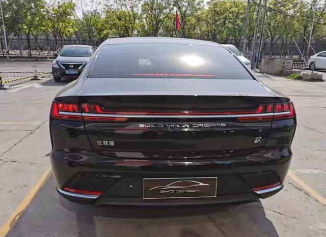 比亚迪汉到店实拍，霸气侧漏 特斯拉MODEL3真的慌了？