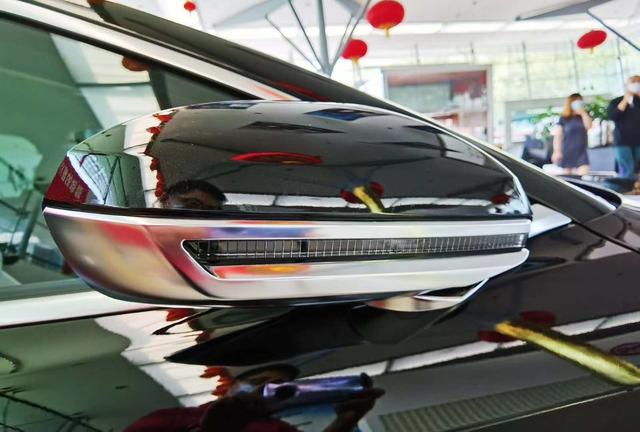 比亚迪汉到店实拍，霸气侧漏 特斯拉MODEL3真的慌了？