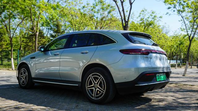 试完奔驰EQC/奥迪e-tron，特斯拉是个弟弟