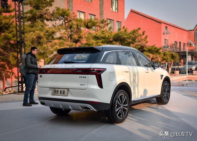 本田1.5L混动终于国产！特斯拉降至27万！这9款新车你不容错过