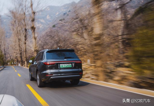 理想ONE：四块智能大屏，还能自动驾驶的“燃油电动车”怎么样？