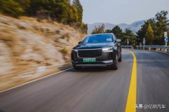 理想ONE：四块智能大屏，还能自动驾驶的“燃油电动车”怎么样？