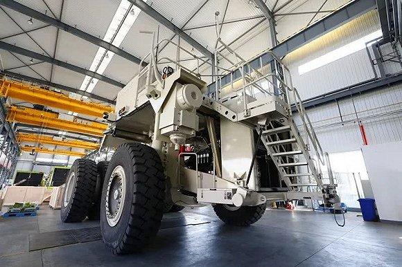 工业之美｜解放双手、下坡发电，国内首台无人驾驶纯电动自卸车完成验收