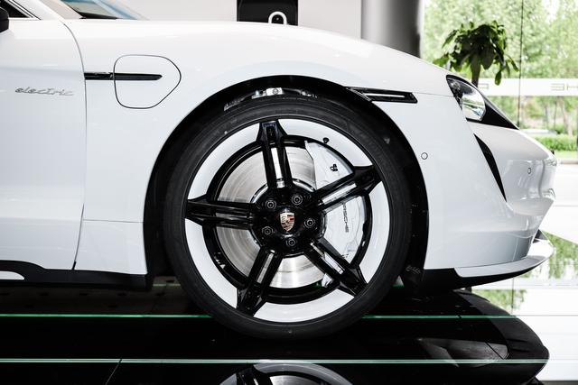 特斯拉在它面前都是弟弟 保时捷最新纯电轿跑来了