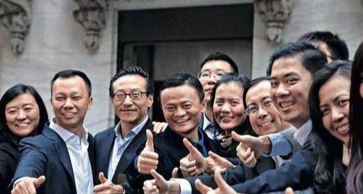 追随刘强东18年的京东01号员工，如今过的怎样？与阿里18罗汉比呢