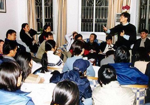 追随刘强东18年的京东01号员工，如今过的怎样？与阿里18罗汉比呢