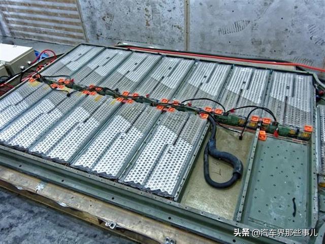 拆开一辆特斯拉，看到7000多节“5号电池”？这就是几百万的车？