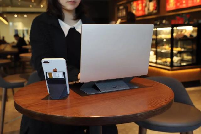 这个中国人设计的手机支架，在世界最大众筹网站疯狂收割500万