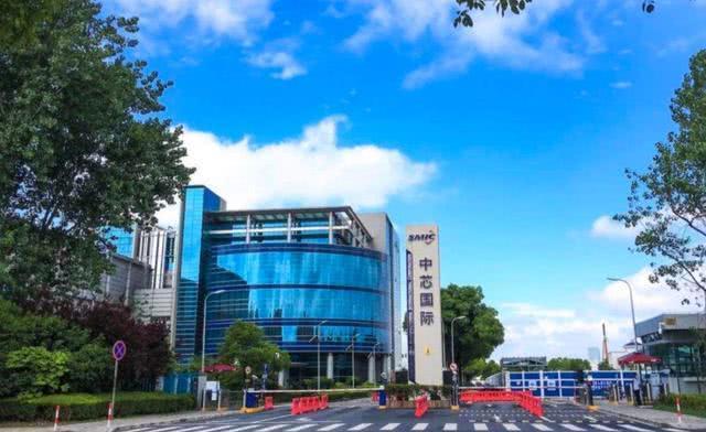 华为高瞻远瞩，芯片库存够用两年，三大巨头“雪中送炭”