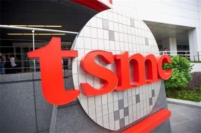 华为高瞻远瞩，芯片库存够用两年，三大巨头“雪中送炭”