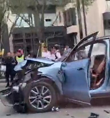 比亚迪被蔚来追尾，现场表现令人惊喜，网友：幸亏不是大众