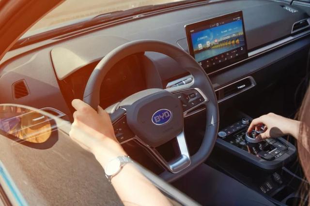 中国版的“特斯拉”终于上市，400km续航，只卖8.98万元起