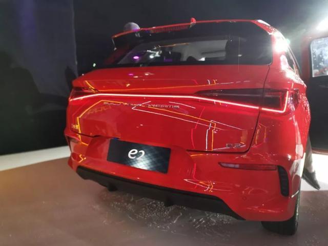 中国版的“特斯拉”终于上市，400km续航，只卖8.98万元起