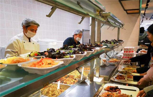 刘强东真的把员工当兄弟吗？看到京东食堂后，网友：能跳槽吗？