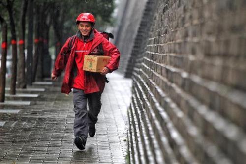 继京东之后又一家电商自营快递崛起，送货速度快，网友：“好评”