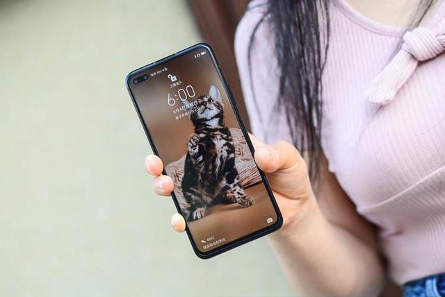 荣耀Play4 Pro：麒麟990+5G+40W快充，却因“不起眼”功能而火