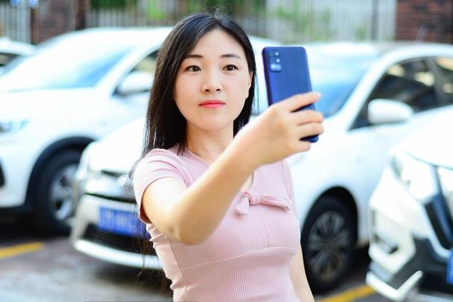 荣耀Play4 Pro：麒麟990+5G+40W快充，却因“不起眼”功能而火