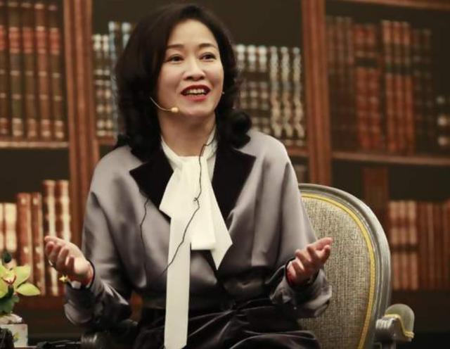 任正非拍着桌子怒吼：华为坚决不做手机，谁在提做手机，立马走人