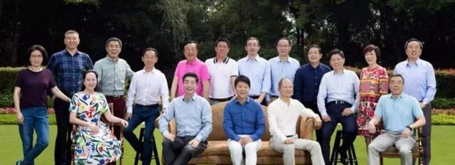 任正非拍着桌子怒吼：华为坚决不做手机，谁在提做手机，立马走人