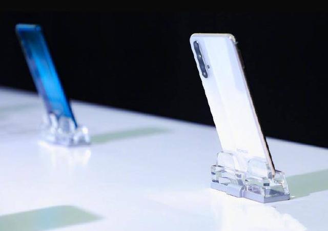 满大街的手机店，并没有人去购买，却不倒闭还有利润，为何？