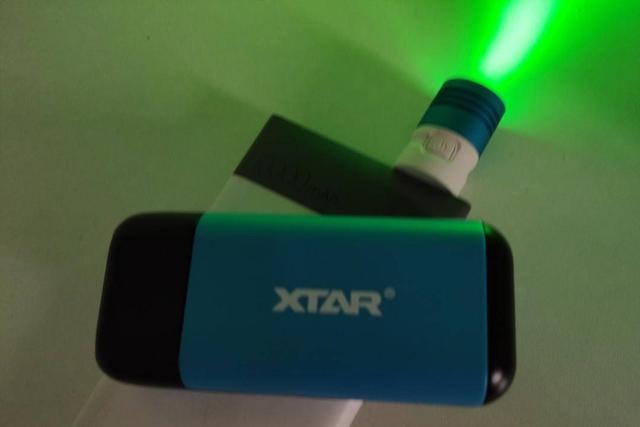 兼容所有18650电池，XTAR爱克斯达PB2C智能充电器上手测评