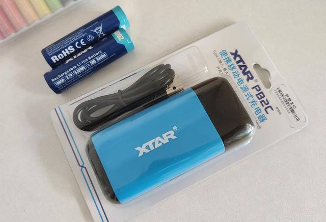 兼容所有18650电池，XTAR爱克斯达PB2C智能充电器上手测评
