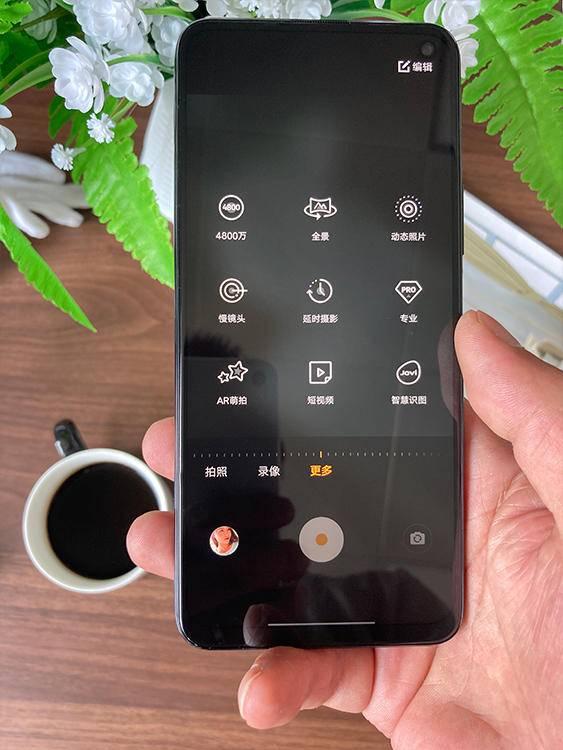 实测iQOO Z1：从颜值到性能，这部手机征服了我