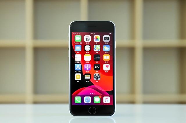 发布不到两个月狂跌300元，新iPhone在中国受打击，库克无可奈何