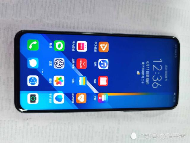 1899入手荣耀X10？看到这个窄下巴，我就知道选它真没错