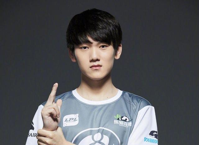 相爱相杀!卡萨:我有MSI冠军,阿水:你有冠军皮肤吗?