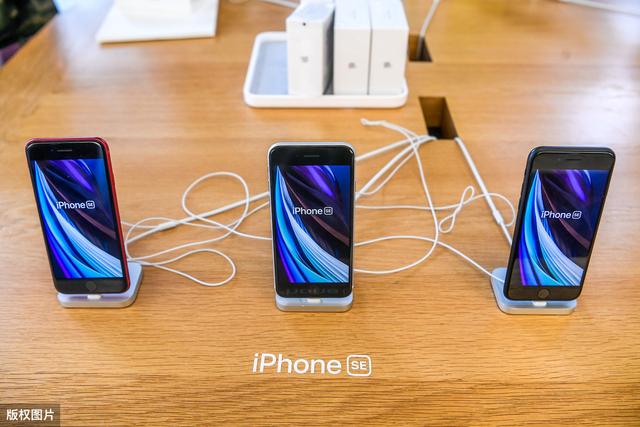 iPhone SE对iQOONeo3 谁是真正的缩水旗舰王？