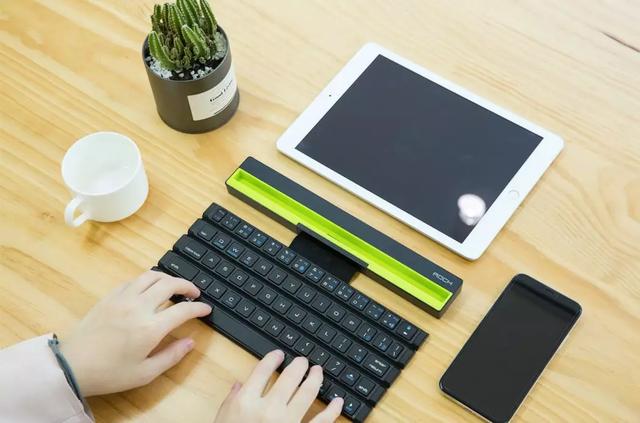 抢先罗技！1 秒收纳，同时连接 3 款设备，这样的键盘谁不想要？