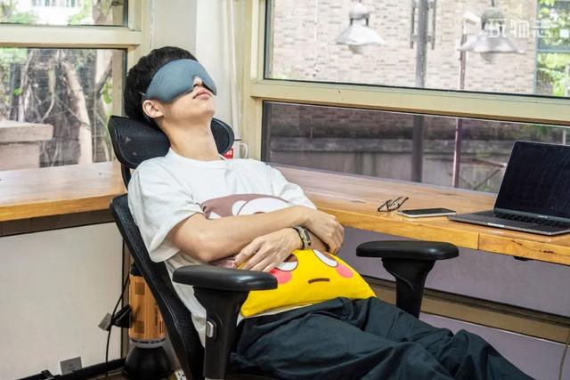 为你的老腰「续命」，老罗吹爆的办公椅升级款来了