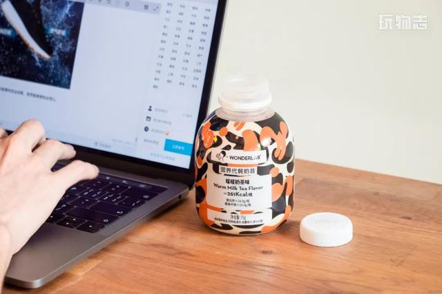 喜茶断货联名来了！免排队、喝不胖、可代餐的「奶茶」谁不爱？